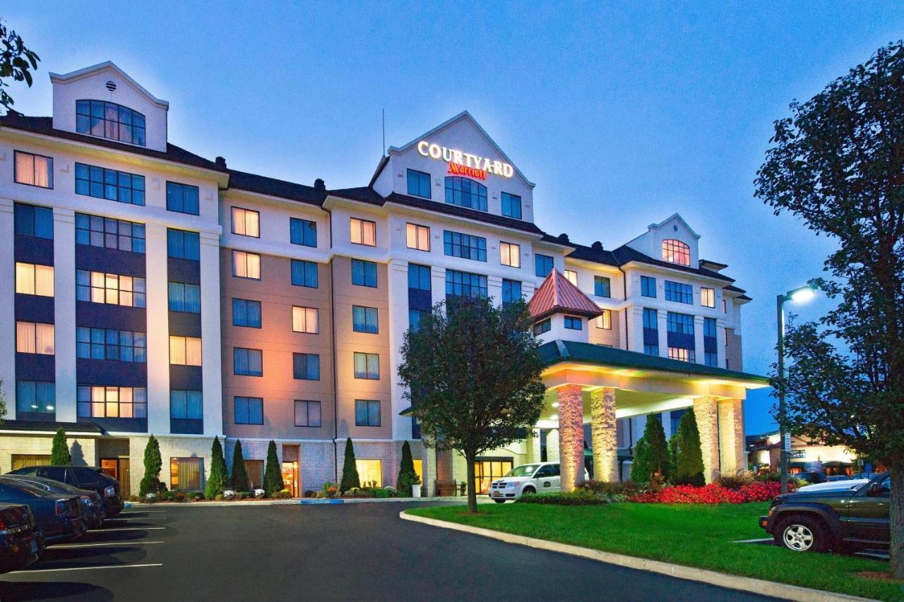 Courtyard Long Island Macarthur Airport 3*