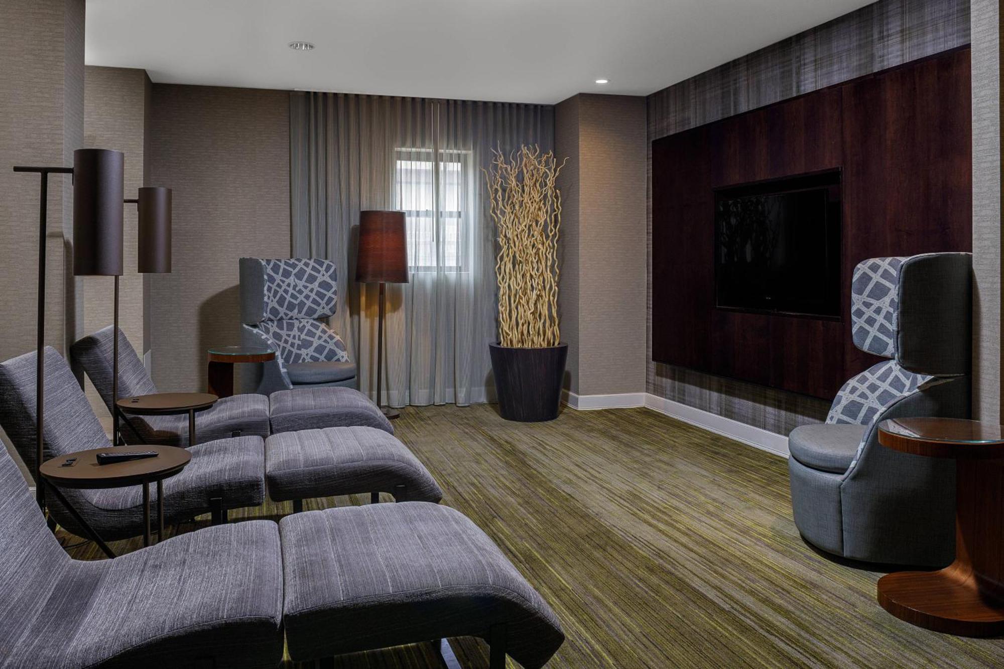 Hotel Courtyard Long Island Macarthur Airport 3*