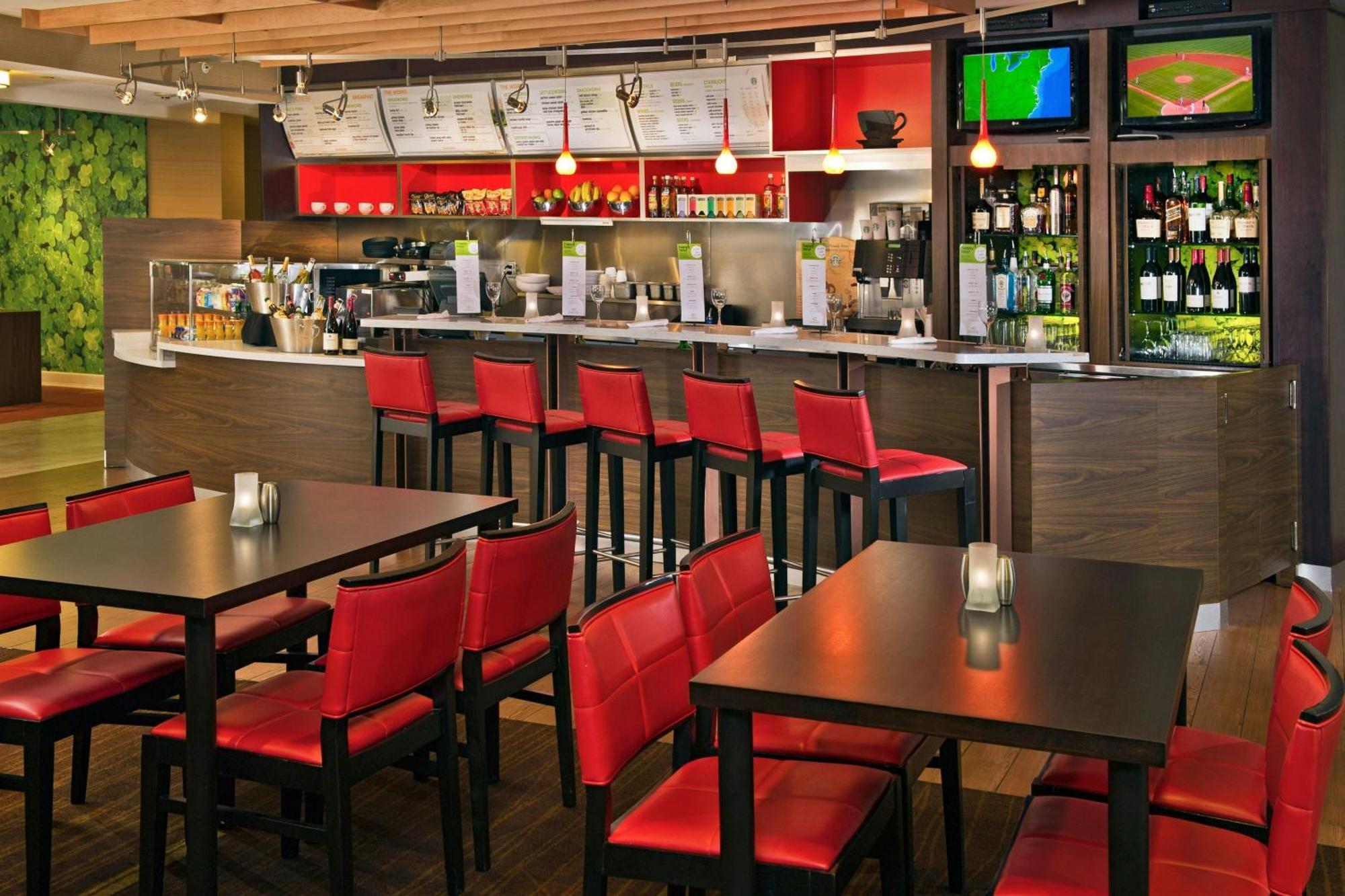 Hotel Courtyard Long Island Macarthur Airport 3*