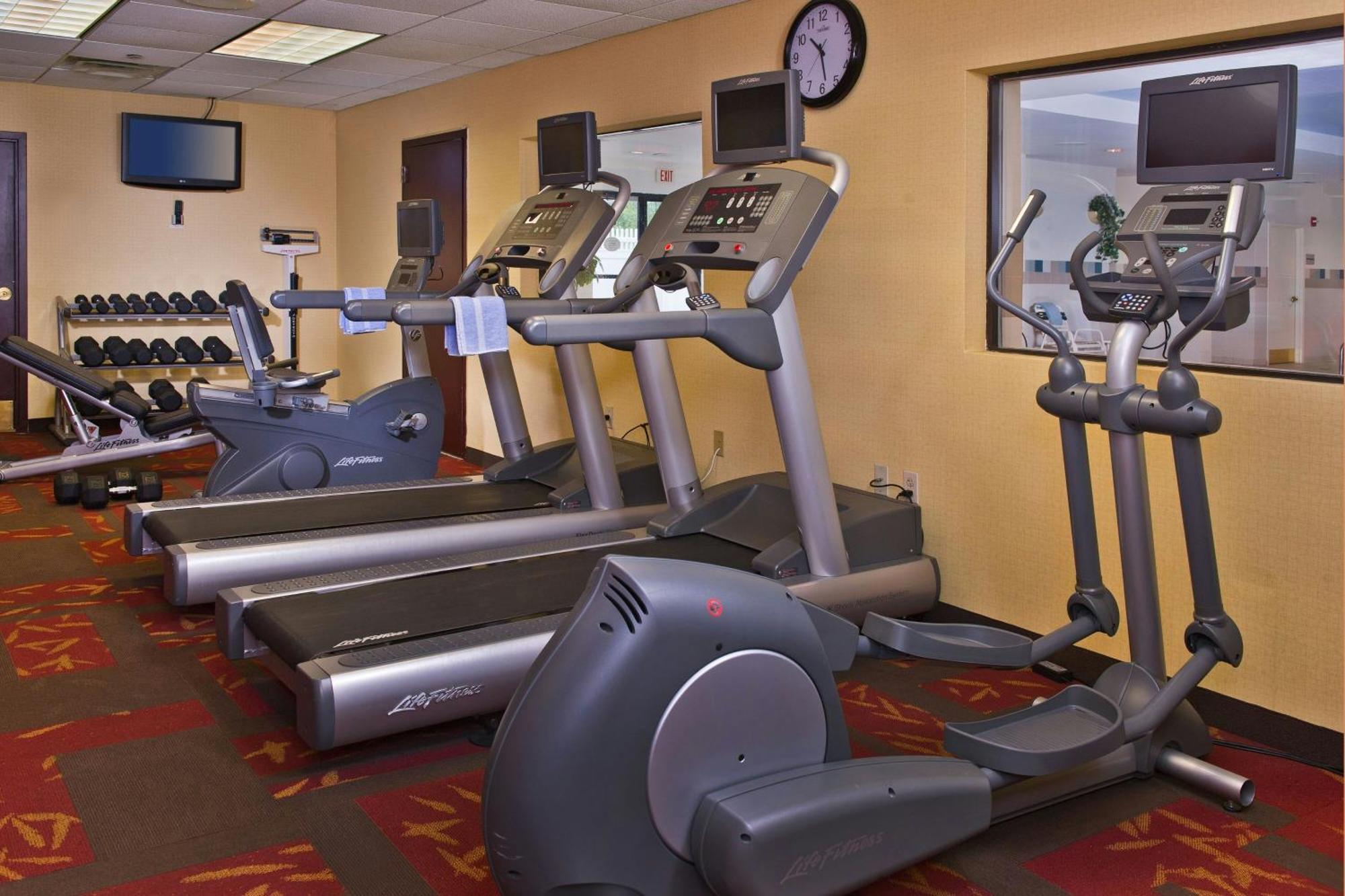Courtyard Long Island Macarthur Airport Hotel 3*